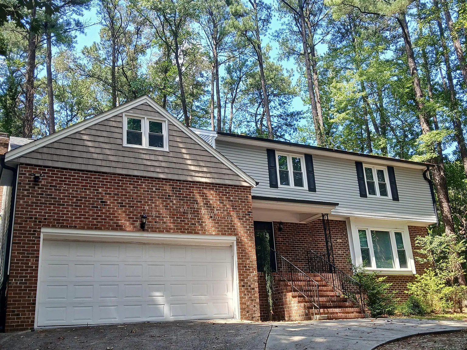 4 bed, 2.5 bath, 2900 sqft, $2,800 — Photo 1