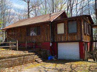 12 3rd Rd, Hawley, PA 18428