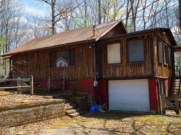 12 3rd Rd, Hawley, PA 18428