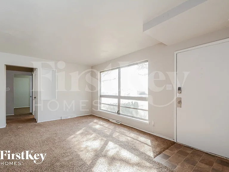 623 Holiday Ave — Photo 4