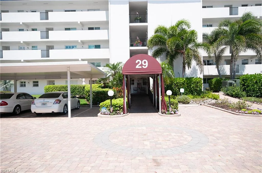 2 bed, 2.0 bath, 1015 sqft, $2,300 — Photo 3