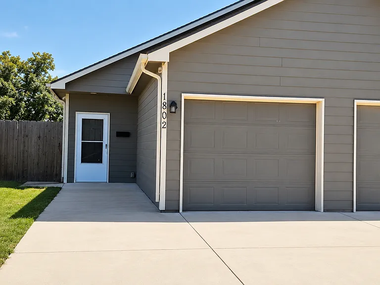 1802 S Bonn Ave — Photo 1