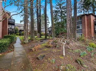 196 Ridgeway Rd, Lake Oswego, OR 97034