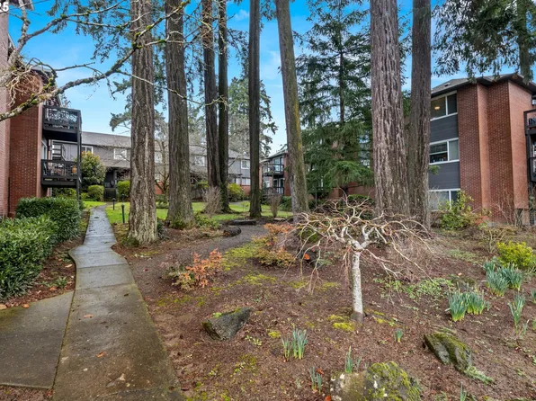 196 Ridgeway Rd, Lake Oswego, OR 97034
