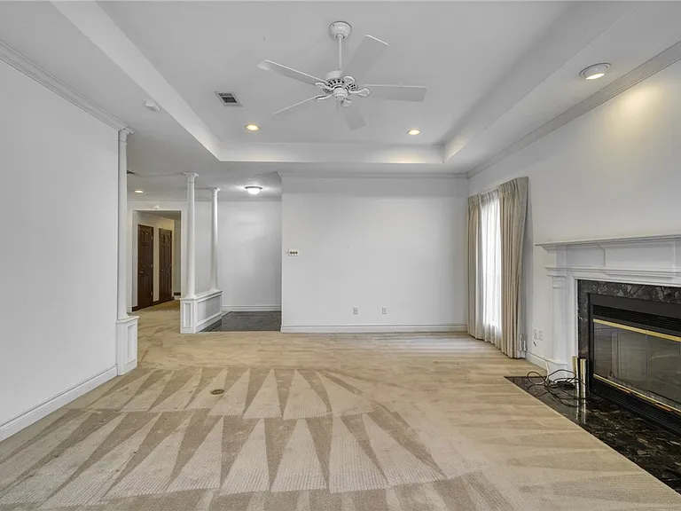 1402 Riverstone Ct — Photo 9