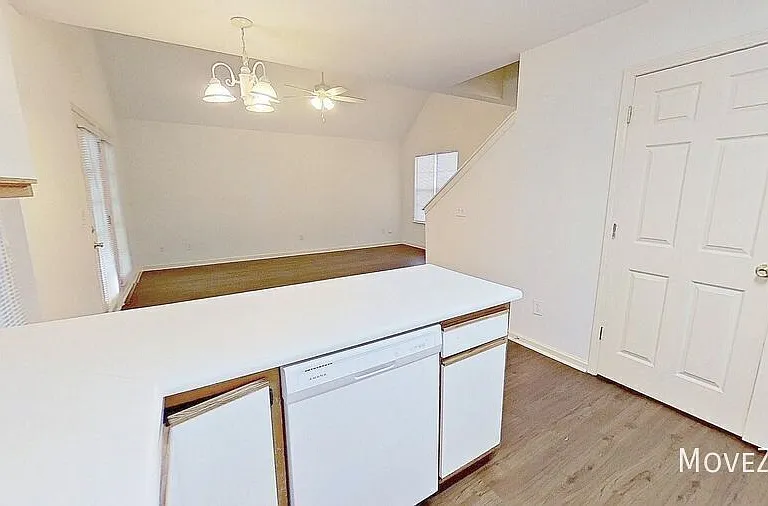 319 Saint Rosea Dr — Photo 7