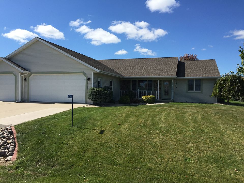 4 bd/3 ba/exposed back Ranch