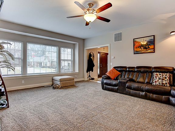 5th image of 1385 Bourdeaux Way