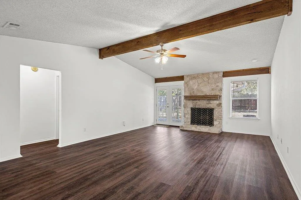 3 bed, 2.0 bath, 1539 sqft, $2,300 — Photo 3