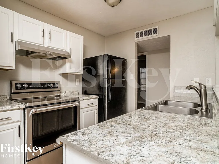 7000 Wildbriar Ct E — Photo 6