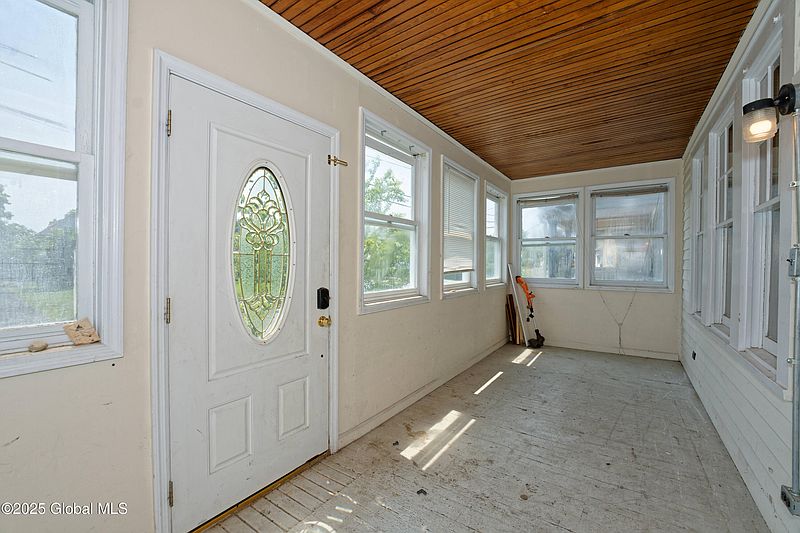 4th image of 383 Leedale Street
