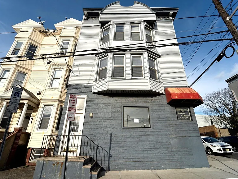 420 Saint Pauls Ave #1R — Photo 8
