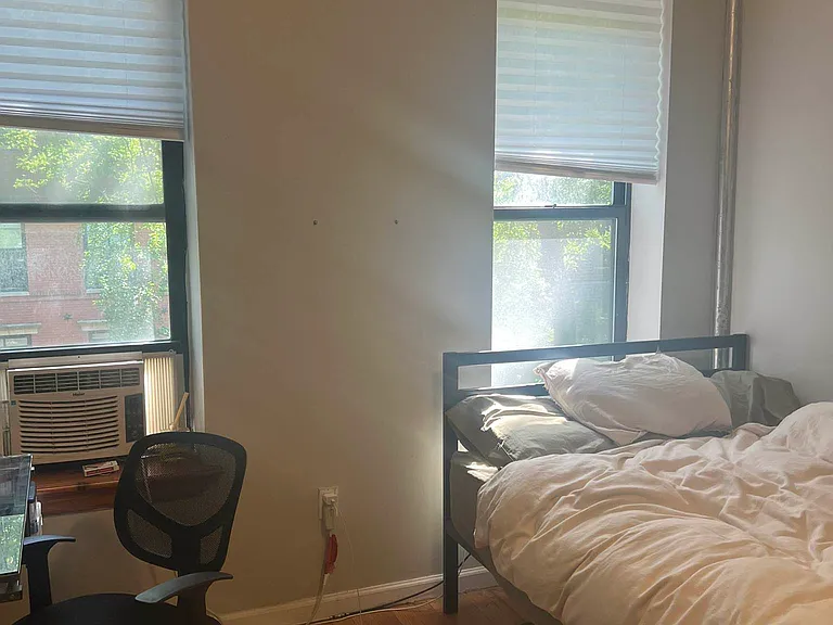 265 E 10th St #3 — Photo 7