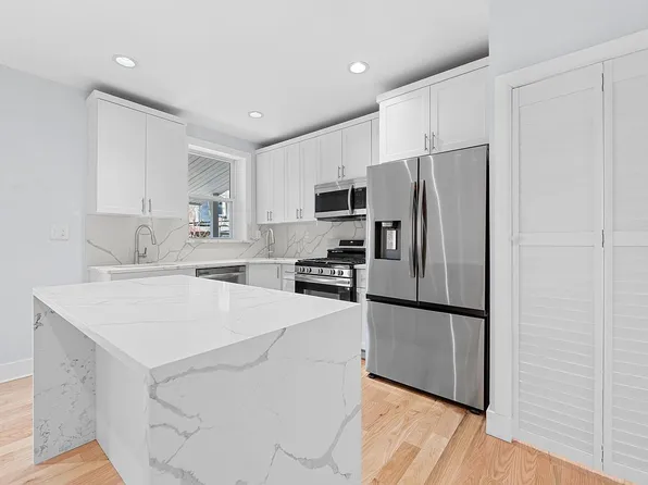 10 E 53rd St, Brooklyn, NY 11203