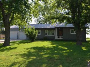 2528 SW Sacramento Dr, Topeka, KS 66614