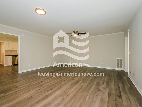 1430972_003_wm_-_living_room_13138639.jpg
