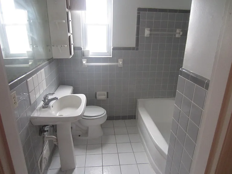 4936 Charlemar Dr — Photo 3
