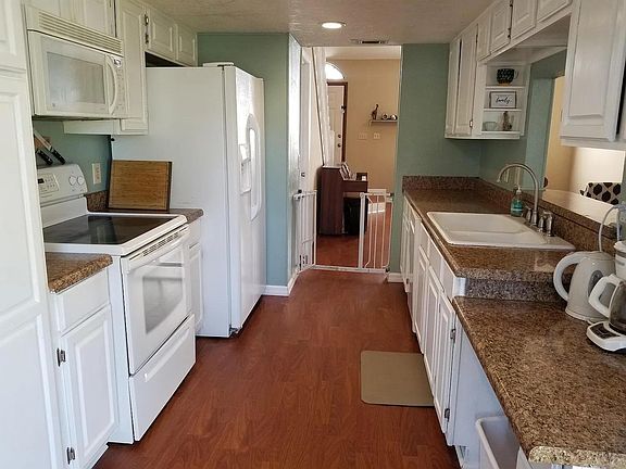 3rd image of 1615 Woodacres Ct