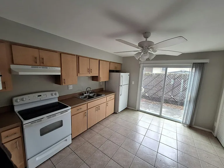 919 E Orange St #E — Photo 19