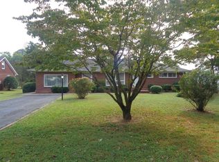 220 Parkes Ave, Lawrenceburg, TN 38464