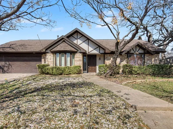 604 Baker Dr, Hurst, TX 76054