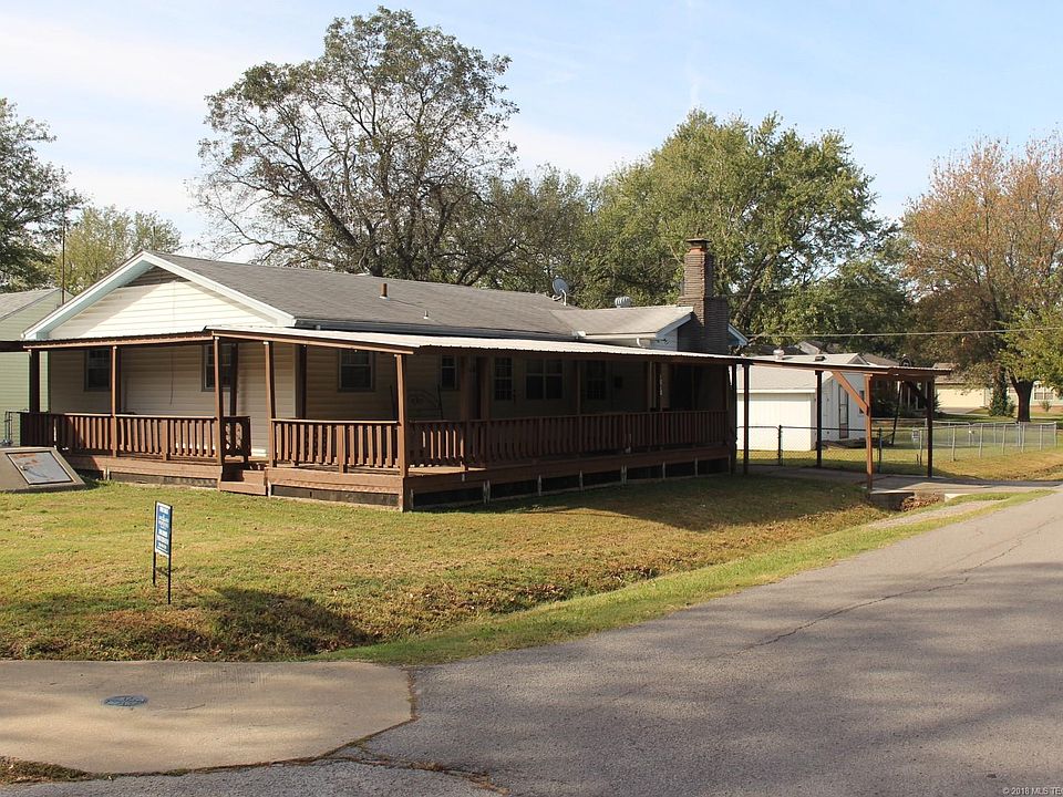 1st image of 1010 SE 1st St