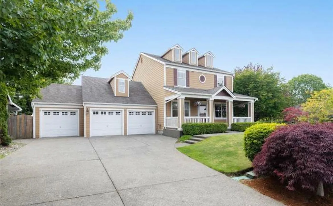 3320 Laurelwood Cir NE — Photo 3