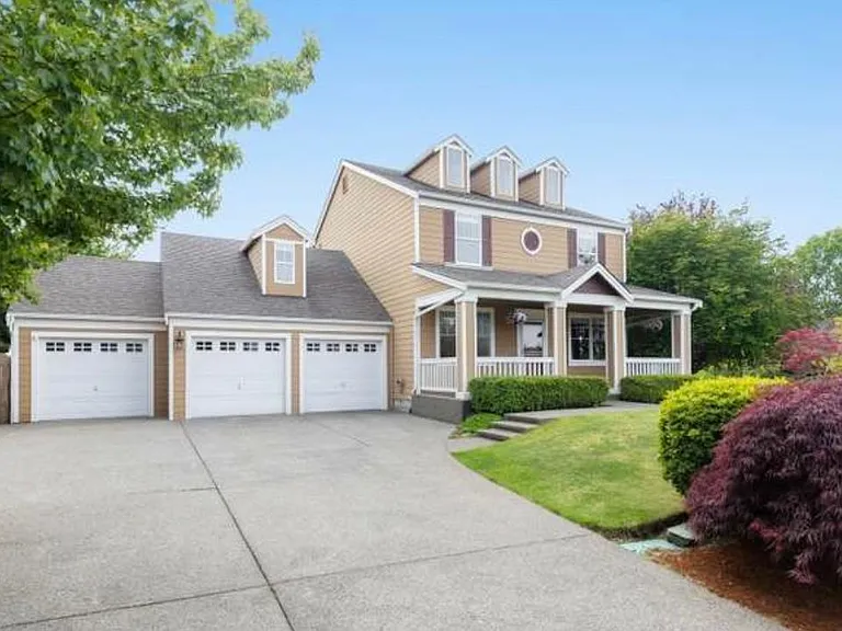 3320 Laurelwood Cir NE — Photo 3