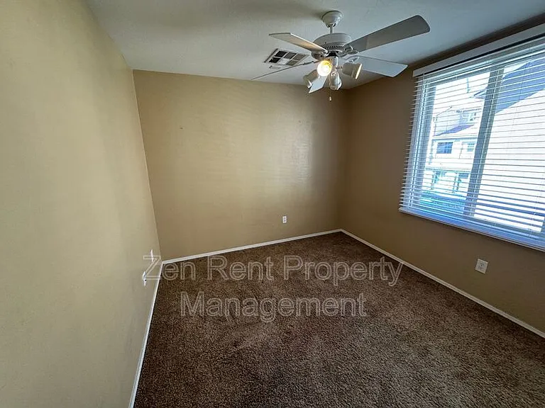 4062 E Windsor Dr — Photo 8