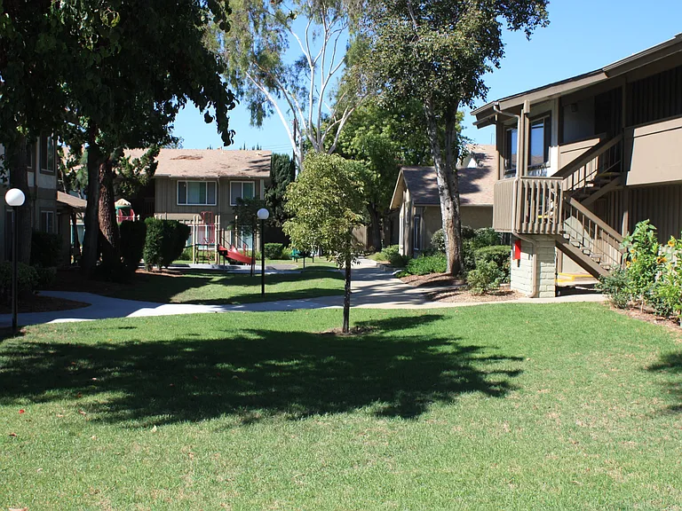 505 N San Dimas Canyon Rd — Photo 2