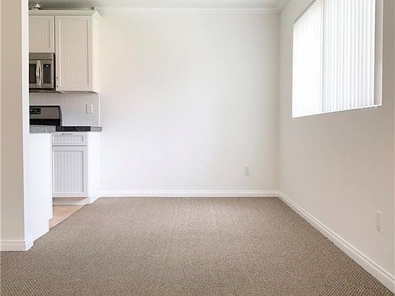 3rd image of 4515 California Ave Unit 202