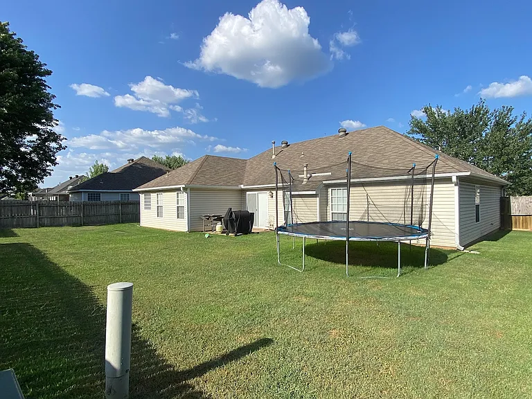 610 Topaz St — Photo 21
