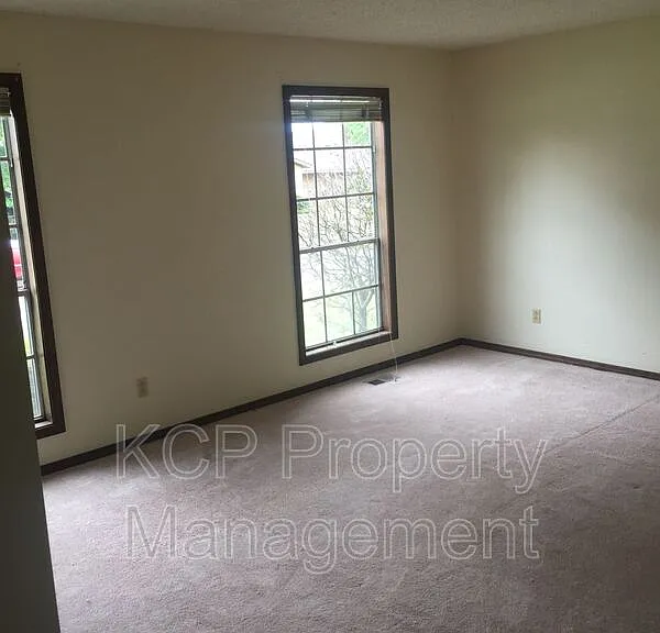 4802 S South Cir #U — Photo 7