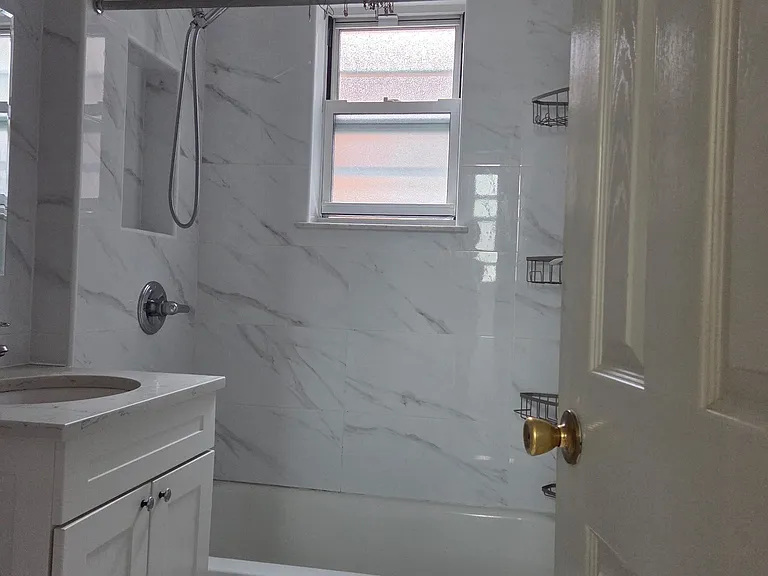 2013 W 13th St #2 — Photo 5