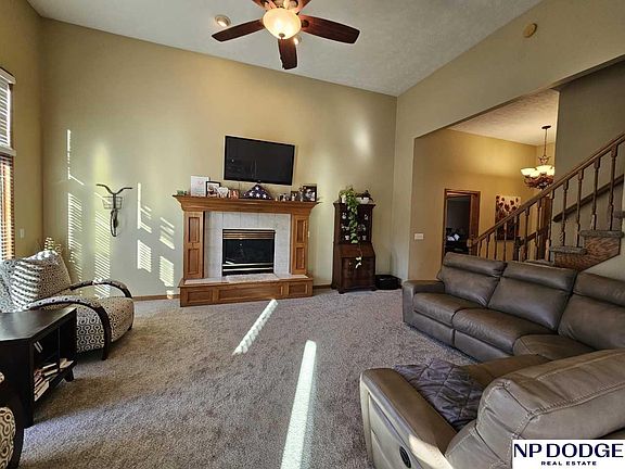 4th image of 3920 N 160th St