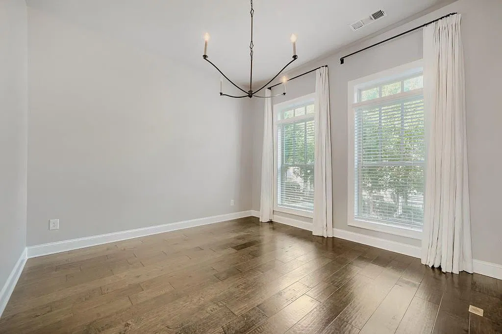 3 bed, 3.5 bath, 2300 sqft, $4,500 — Photo 3