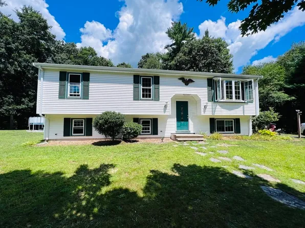 39 Katie Dr, Middleboro, MA 02346