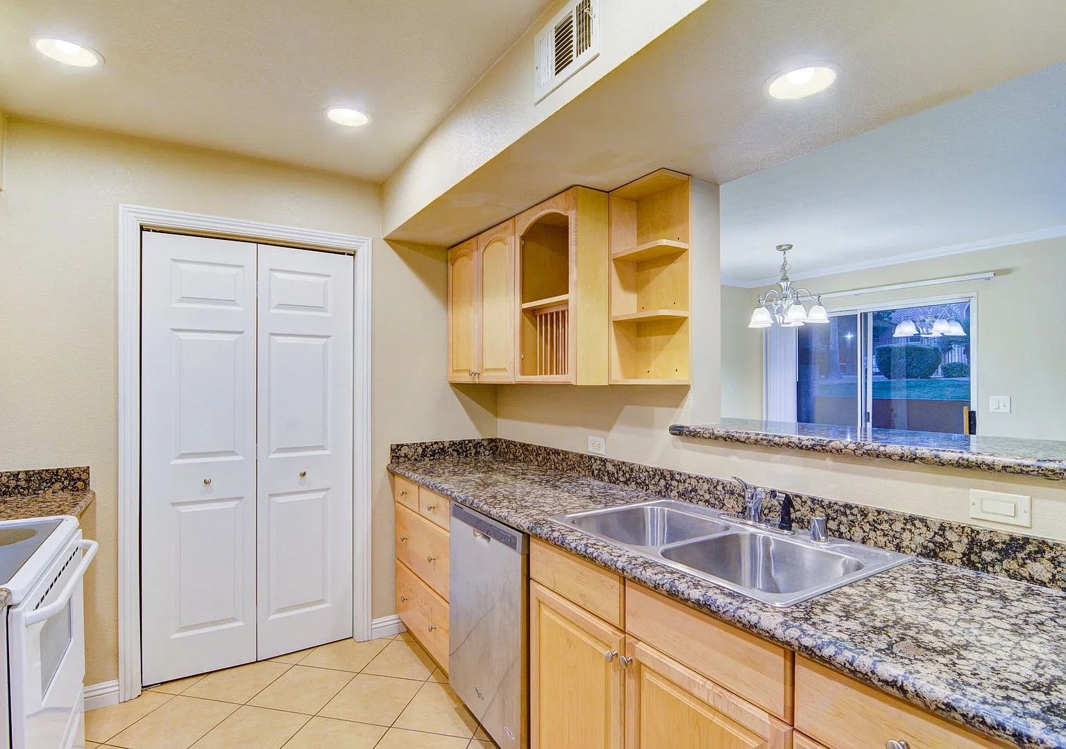 1150 N Buffalo Dr — Photo 3