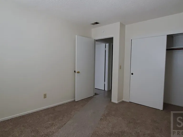 812 Emerald Ct — Photo 20