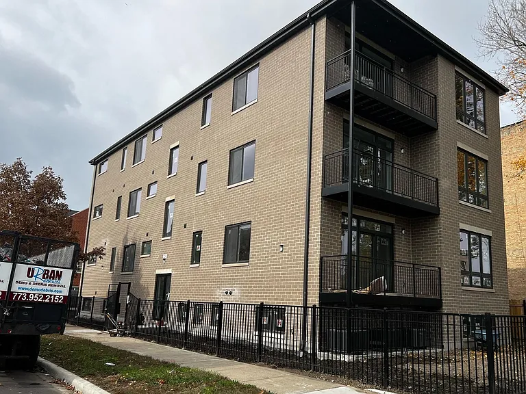 226 E 48th St #1W — Photo 1