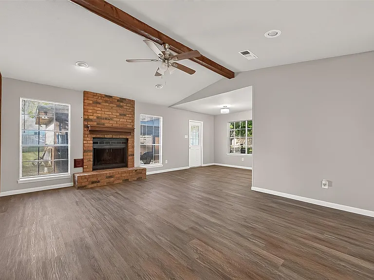 4923 Sandalwood Ave — Photo 3