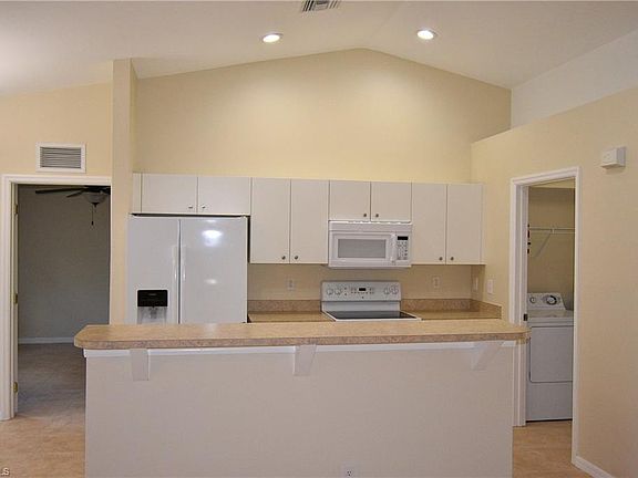 4th image of 2220 NE 5th Pl