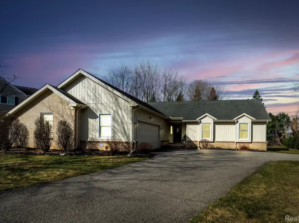 2342 Recreation Dr, West Bloomfield, MI 48324