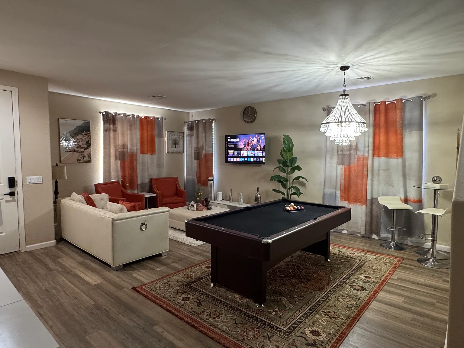 4 bed, 2518 sqft, $3,300 — Photo 2