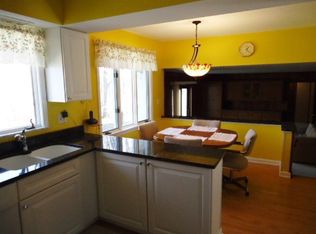 5601 Harleston Dr, Lyndhurst, OH 44124