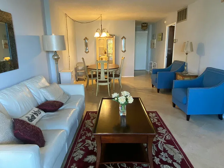 1731 SE 15th St #202 — Photo 5