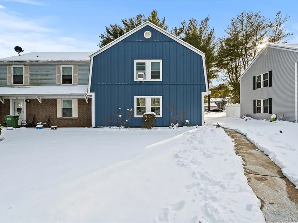 61 Federal Ln, Coram, NY 11727