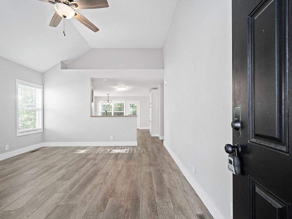1st image of 636 Hidden Valley Dr