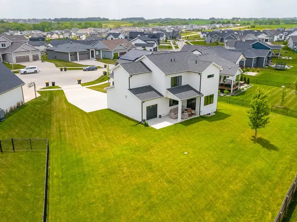 695 Morning Star Ct, Waukee, IA 50263