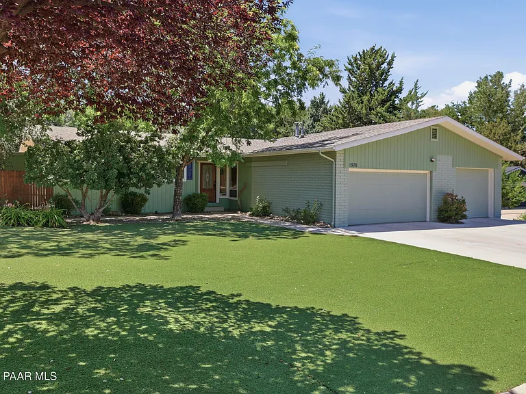 1978 Catalpa Cir — Photo 3